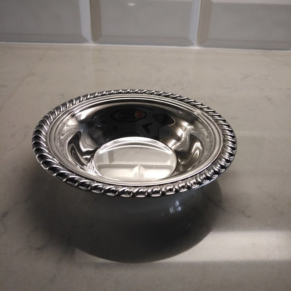 WM. A. ROGERS SILVER-PLATED 6.5" ROUND BOWL - Picture 2 of 4
